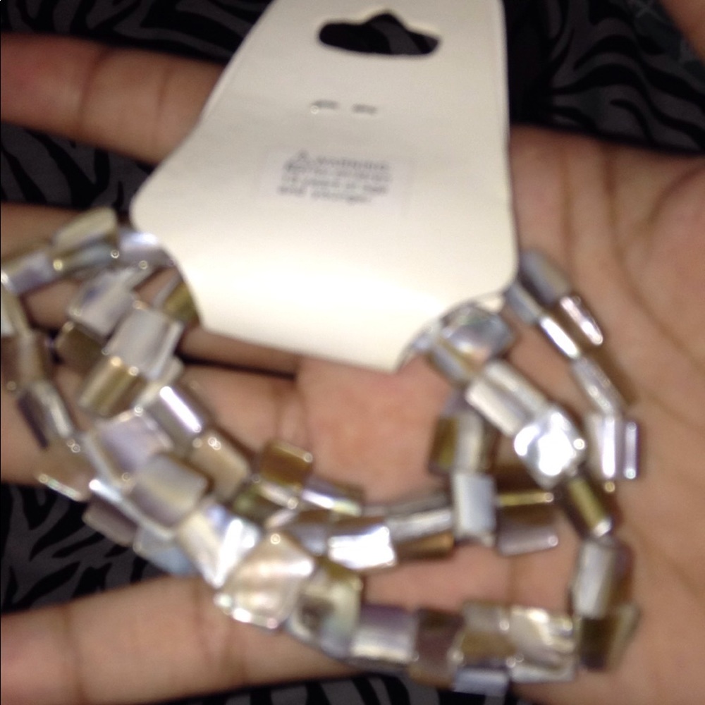 Stretchy Shell Bracelet Set - Picture 3 of 3